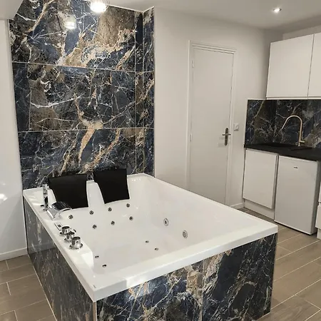 Apartment Jacuzzi Montreuil (Seine-Saint-Denis)